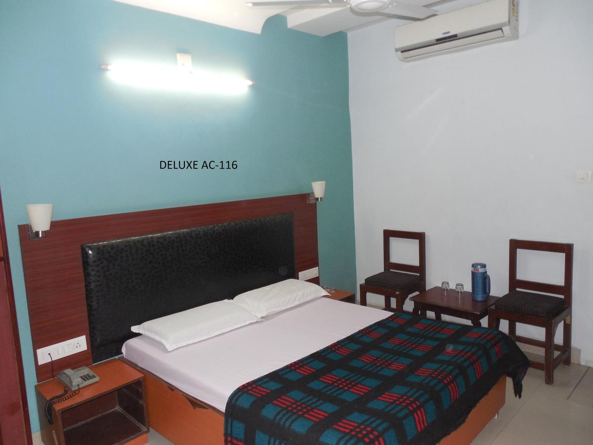 Hotel Silver Springs Ahmedabad Exterior foto